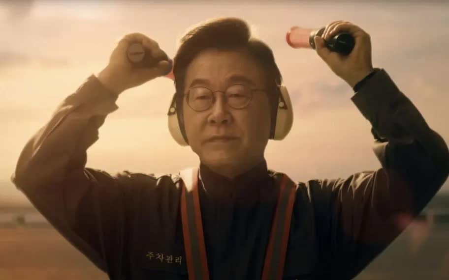 Hình ảnh gần gũi của Tổng thống Hàn Quốc - Ảnh: Allkpop