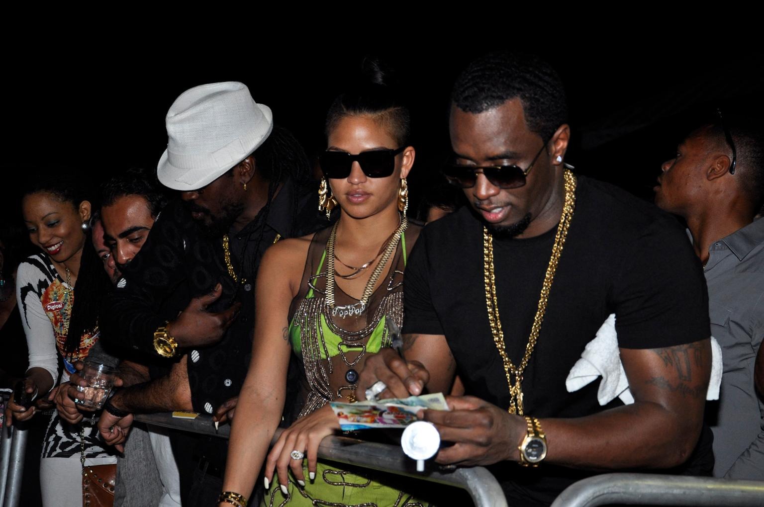 Bạn gái Diddy lộ hậu quả kinh hoàng sau tiệc thác loạn: Nhiễm trùng đường tiết niệu, viêm dạ dày, loét miệng vì nuốt 1 thứ- Ảnh 3.