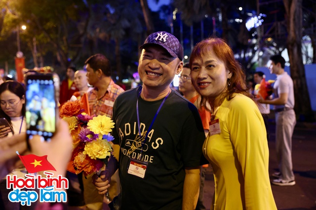 Sơ duyệt diễu hành 30/4: H'Hen Niê - Tiểu Vy và dàn sao tham gia, em trai Sơn Tùng gây sốt vì khoảnh khắc có