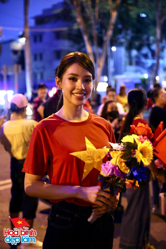 Sơ duyệt diễu hành 30/4: H'Hen Niê - Tiểu Vy và dàn sao tham gia, em trai Sơn Tùng gây sốt vì khoảnh khắc có