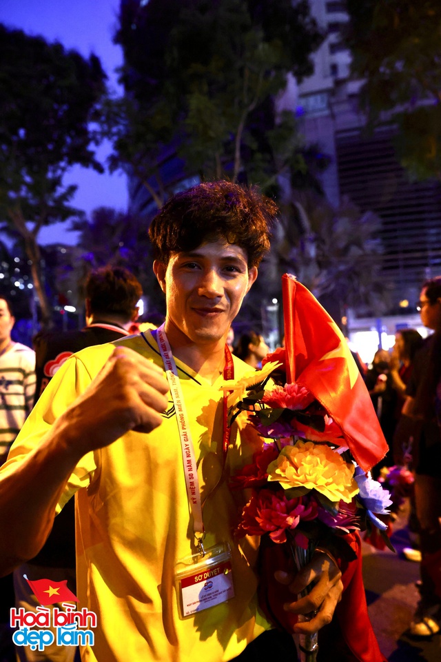 Sơ duyệt diễu hành 30/4: H'Hen Niê - Tiểu Vy và dàn sao tham gia, em trai Sơn Tùng gây sốt vì khoảnh khắc có