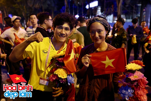 Sơ duyệt diễu hành 30/4: H'Hen Niê - Tiểu Vy và dàn sao tham gia, em trai Sơn Tùng gây sốt vì khoảnh khắc có