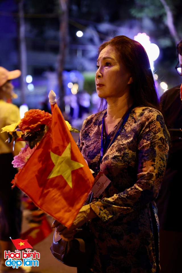 Sơ duyệt diễu hành 30/4: H'Hen Niê - Tiểu Vy và dàn sao tham gia, em trai Sơn Tùng gây sốt vì khoảnh khắc có