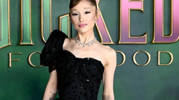 Ariana Grande Thông Báo Dương Tính Với COVID-19 Trong Lúc Quảng Bá Cho Phim Wicked: For Good ariana grande32 vdvqjpg