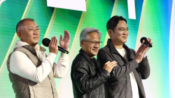 11 giây viral nhất lúc này của Chủ tịch Samsung art1761881175865431bca 1761892974099 17618929744101235113235