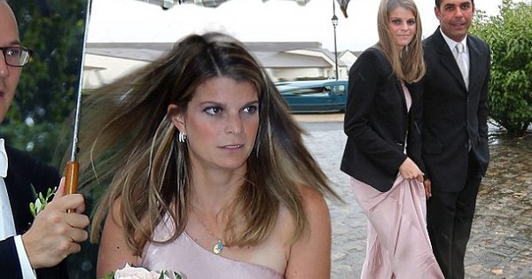 Câu chuyện của "Cô bé giàu có tội nghiệp" article 2421114 1bd6a5eb000005dc 305636x382 1749541398541842930822 1749544057897 17495440581391456675667 0 0 382 611 crop 1749544084935887524360jpg