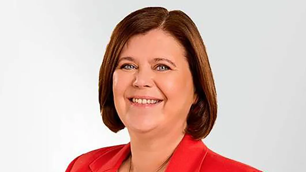 Xôn xao vụ nữ Bộ trưởng Giáo dục từ chức vì có con với thiếu niên 15 tuổi- Ảnh 1.