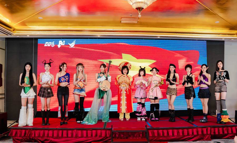 Trong buổi họp báo ra mắt đội tuyển còn có sự tham gia của cộng đồng fan Audition với màn trình diễn thời trang ấn tượng.