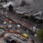 Cháy lớn: 75 lính cứu hỏa được huy động khẩn cấp, người dân được yêu cầu đóng kín cửa để tránh hít khí độc ava chuan 14 1745222313312173792055gifpng