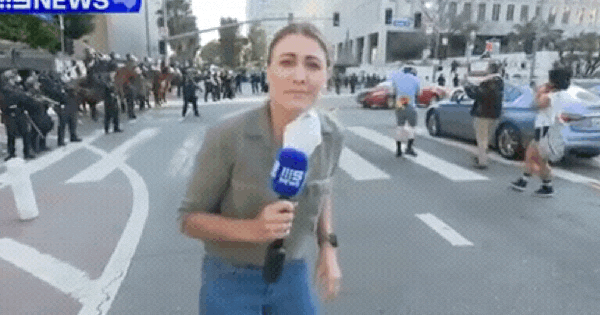 Khoảnh khắc sốc: Phóng viên bị cảnh sát bắn khi đang đưa tin trực tiếp ava chuan 35 17494561006271484263391gifpng