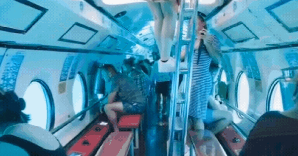 Vụ tàu ngầm chở 45 người chìm bí ẩn: Video từ bên trong cho thấy khoảnh khắc cuối cùng của hành khách như thế nào trước khi thảm họa xảy ra ava chuan 4 1743121895581935154442gifpng