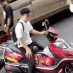 0,5 giây tử thần: Hai con dao nhà bếp “từ trên trời" rơi xuống người đi xe máy ava chuan 47 1751349701062868443743 8 20 620 1000 crop 1751356823179700839640gifpng