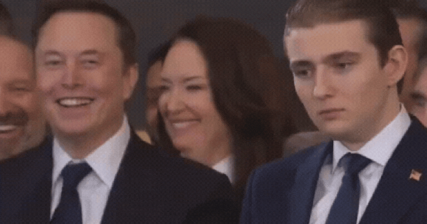 Bất ngờ: Khoảnh khắc 3 giây của Barron Trump và Elon Musk trở thành tâm điểm bàn luận trên MXH 33 Bất ngờ: Khoảnh khắc 3 giây của Barron Trump và Elon Musk trở thành tâm điểm bàn luận trên MXH ava chuan 7 17374221295145082122gifpng