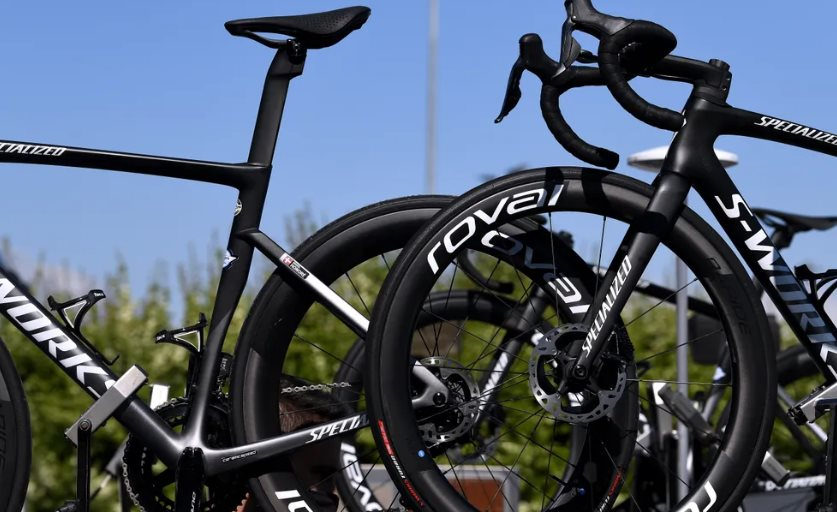 Nhận tin tố giác, cảnh sát lần theo chuỗi cung ứng triệt phá đường dây sản xuất hàng giả lớn nhất ngành xe đạp: Thu giữ lượng lớn khung, bánh xe, ghi đông giả, tổng trị giá hơn 42 tỷ đồng- Ảnh 1. Nhận tin tố giác, cảnh sát lần theo chuỗi cung ứng triệt phá đường dây sản xuất hàng giả lớn nhất ngành xe đạp: Thu giữ lượng lớn khung, bánh xe, ghi đông giả, tổng trị giá hơn 42 tỷ đồng- Ảnh 1.