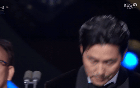 HOT: Jung Woo Sung cúi đầu xin lỗi công chúng, thái độ khi nhắc đến con trai gây chú ý