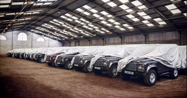 Người đàn ông từng chơi lớn tậu cùng lúc 200 chiếc Land Rover Defender về "bỏ kho" vào năm 2015 ra sao sau 10 năm? avatar1736049291054 1736049292976691104596 201 0 1248 2000 crop 1736049302539807165961png