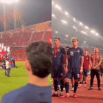 Bóng lưng tiếc nuối, gương mặt thẫn thờ của tuyển thủ Thái Lan khi chứng kiến đội tuyển Việt Nam nâng cúp vàng vô địch avatar1736143123558 17361431256871014786094 66 0 569 960 crop 17361431772941759675202gifpng