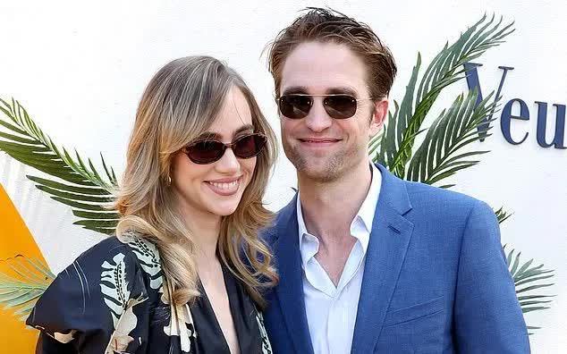 Rộ tin Robert Pattinson đã kết hôn vào đêm giao thừa- Ảnh 1. Rộ tin Robert Pattinson đã kết hôn vào đêm giao thừa- Ảnh 1.