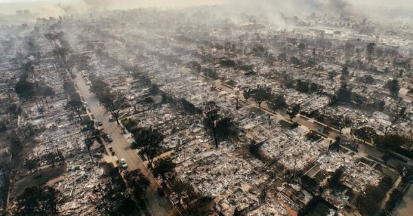 Hoang tàn khung cảnh nhìn từ trên cao của nơi từng xa hoa bậc nhất Los Angeles, 100.000 người buộc phải sơ tán trong thảm họa avatar1736422804997 17364228059361320663364 40 0 639 959 crop 17364228176991285728736jpg