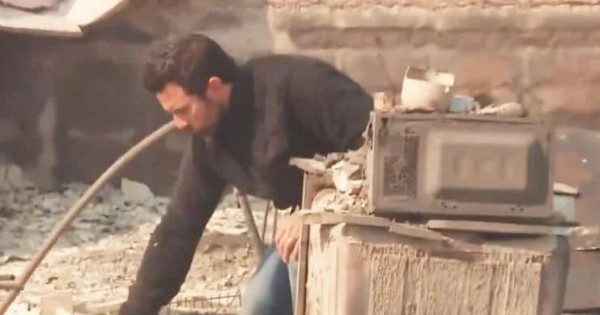 Sao Hollywood nghẹn ngào khi vợ sắp sinh mà nhà bị cháy rụi avatar1736504427550 173650443024051386569 0 0 388 741 crop 1736504543624214573994jpg