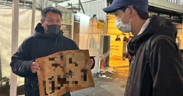 Khen ngợi người lạ trên phố, người đàn ông kiếm 1,6 triệu đồng mỗi ngày avatar1736504738544 1736504740019198149011 0 50 315 554 crop 1736504775665264039233jpeg