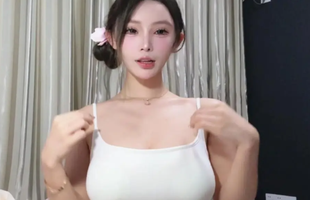 Nữ streamer xinh đẹp vạn người mê bỗng bị fan quay lưng vì hành động “không thể chấp nhận” ngay trên livestream avatar1736590540506 17365905408751061824690png