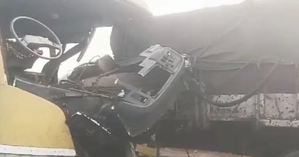 Xe buýt đâm vào xe tải đang dừng đỗ khiến 2 bố con tử vong avatar1737256222338 17372562232452091240682 0 0 315 504 crop 17372562360501243499789jpg