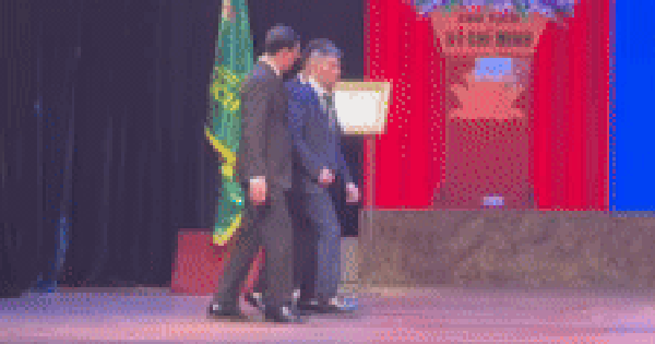 Xúc động khoảnh khắc Phó Giám đốc, NSND Công Lý vượt qua bệnh tật để nhận bằng khen avatar1737525304458 17375253053121124663528 0 0 314 600 crop 17375255144371747528457png