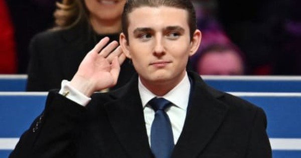 'Hoàng tử' Barron Trump gây sốt trong lễ nhậm chức của cha avatar1737626065092 17376260654661561398790 0 48 275 488 crop 17376261025231769216351jpg