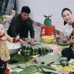 Cặp song sinh nhà Phương Oanh lần đầu "giúp" mẹ gói bánh chưng, biểu cảm vừa yêu vừa hài avatar1737723356596 17377233568581329752009 0 0 1047 1999 crop 1737723518957675746501jpg