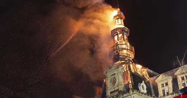 Hỏa hoạn thiêu trụi tòa nhà thị chính cổ nổi tiếng tại Pháp, hình ảnh hiện trường hé lộ cảnh tượng kinh hoàng avatar1737991681179 1737991681680330901009jpg