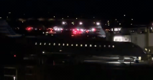 2 máy bay Mỹ đâm nhau rồi rơi xuống sông: Đã trục vớt 18 thi thể dưới nước, vẫn chưa tìm thấy người sống sót avatar1738221595565 1738221595972369825385 92 0 571 766 crop 17382216138502094258478gifpng