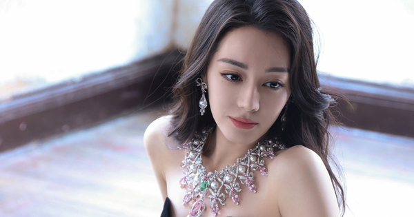 Chuyện gì đang xảy ra với Địch Lệ Nhiệt Ba? avatar1738490219639 173849022031997771871 0 0 1048 2000 crop 173849031595252139338jpg