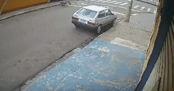 “Xe điên” lao vào nhà dân, tài xế có hành động liều lĩnh: Camera ghi lại cảnh như phim avatar1738654576435 1738654576936401119671gifpng