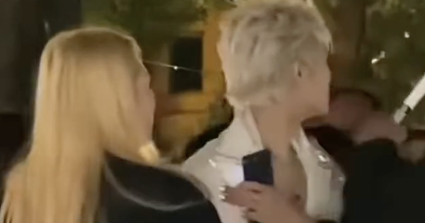 Cảnh hỗn loạn người đàn ông lao vào gây sự giữa buổi họp fan Anh Trai Vbiz gây tranh cãi kịch liệt avatar1738672678744 1738672679034892477510 0 0 961 1835 crop 1738672724756695915876png