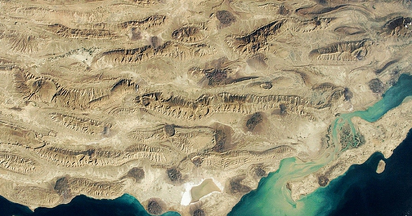 Bên dưới Iran và Iraq, vỏ Trái Đất đang tách đôi avatar1738815545613 17388155458431355192672 0 86 315 590 crop 17388155768771116147567jpg