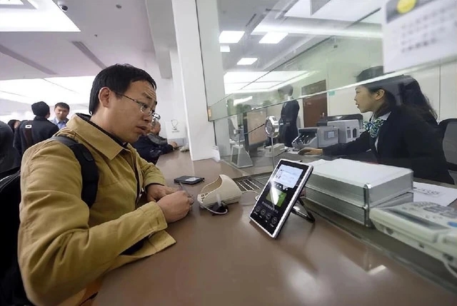 Người đàn ông 54 tuổi có khoản nợ xấu 450 tỷ đồng, tòa án phán quyết: “Giám đốc ngân hàng bị phạt 350 triệu đồng”- Ảnh 2.