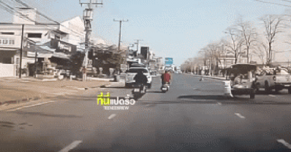 Đang đi trên đường, các tài xế hoảng hốt khi thấy "vật lạ" xuất hiện, lập tức xuống xe can thiệp avatar1739343717720 17393437180341777433178 0 20 202 343 crop 17393437655241653899682gifpng