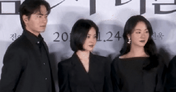 Hành động gây xấu hổ của Song Hye Kyo trước cả rừng ống kính avatar1739344922589 173934492431420640895 0 0 179 342 crop 1739344973741107887208gifpng