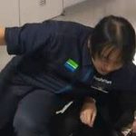 Lạ nhưng thật: Cướp cầm dao kề vào mặt, nhân viên siêu thị tỉnh bơ hỏi một câu 5 chữ liền thoát nạn avatar1740374248829 1740374249497807169737 0 52 201 374 crop 1740374271894979967438jpeg