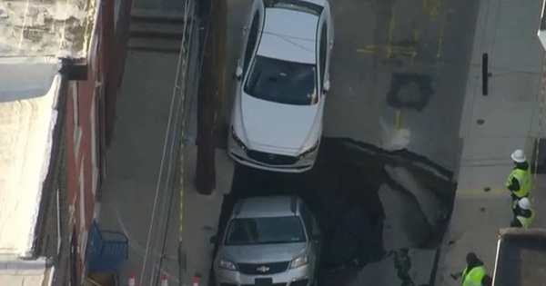 Kinh hoàng "hố tử thần" bất ngờ xuất hiện nuốt chửng xe ô tô avatar1740561429806 174056143006199357422 0 29 315 533 crop 17405614575791541486220jpg