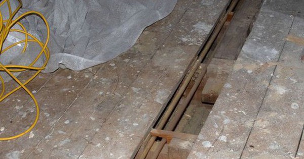Thợ xây phát hiện bí mật ẩn dưới sàn nhà khiến vợ chồng chủ nhà bối rối avatar1740798123880 17407981242891785993753 0 41 315 545 crop 17407981506451841335063jpg