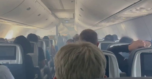 Mỹ: Máy bay chở 92 người gặp sự cố khẩn cấp trên không, mùi khét tràn ngập khoang hành khách khiến tất cả vội vã "quay đầu" avatar1740976463284 17409764641061105759122 0 32 720 1184 crop 17409764865811423174946jpg