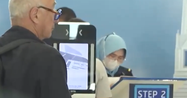 Thái Lan sàng lọc du khách tại sân bay để kiểm soát bệnh lạ avatar1740992101274 17409921015001865548554 0 189 572 1104 crop 1740992119921441899591png