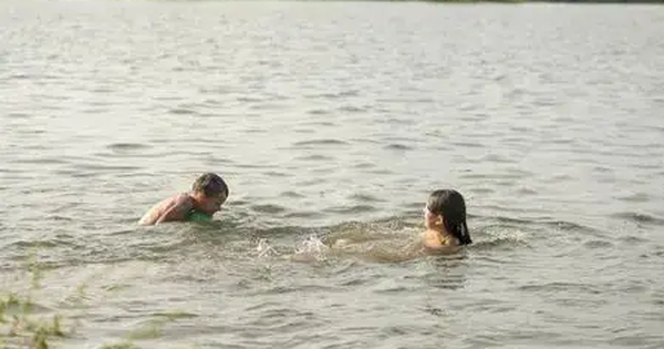 Ô tô mất lái lao xuống ao, nữ tài xế được cứu trong gang tấc, ngày tới gặp “ân nhân” lại điếng người: “Ông là…?” avatar1741060828499 1741060828836589127708 13 0 294 449 crop 17410608476121043459256png