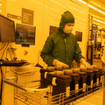 Số phận một ngành công nghiệp trị giá 40 tỷ USD phụ thuộc vào một tia laser nhỏ hơn hạt muối avatar1741586273788 17415862741501379305739 0 0 800 1280 crop 17415863258271334959906png