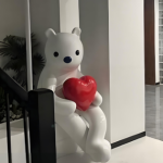 Chi 10 triệu đồng mua tượng gấu trên mạng về trang trí, 2 năm sau ông chủ homestay bất ngờ bị kiện: Phải bồi thường 134 triệu đồng avatar1741598947361 174159894758640947780 39 0 553 823 crop 17415989764461024714549png