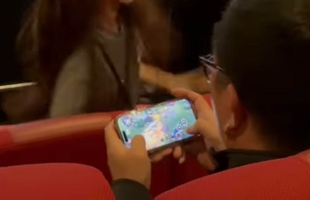 Đang chơi Liên Quân thì gặp cảnh "nhạy cảm" trong rạp chiếu phim, nam game thủ có pha xử lý uy tín avatar1741753570295 1741753571136860153678jpeg