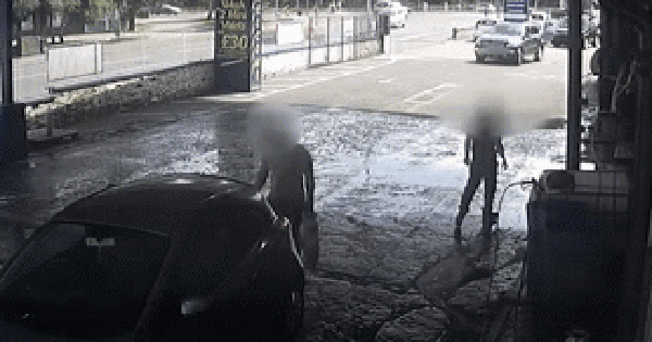 Đứng trong tiệm rửa xe, con trai bị bố tông ô tô vào người, câu nói của nạn nhân gây ngỡ ngàng avatar1741756687552 17417566879351713166718 0 14 202 337 crop 1741756707656455769226gifpng