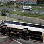 Xe bus lật trên đường cao tốc ở Nam Phi, 12 người tử vong avatar1741782620564 1741782621110664821465jpg